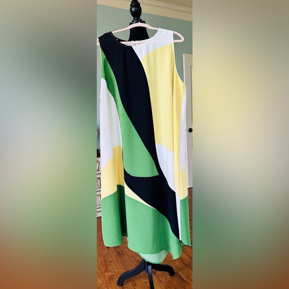 AlfaniI dress - Picture 3 of 3